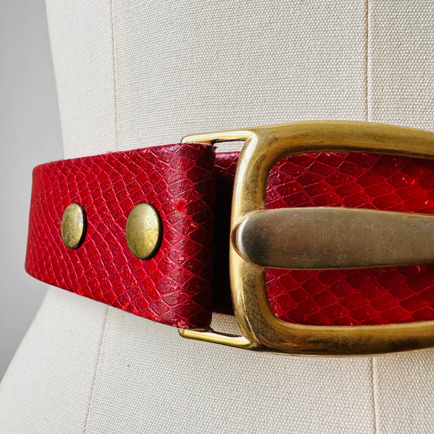 1980s Red Gold Buckle Faux Snakeskin Laminated Leather Belt - Sz. 36-30