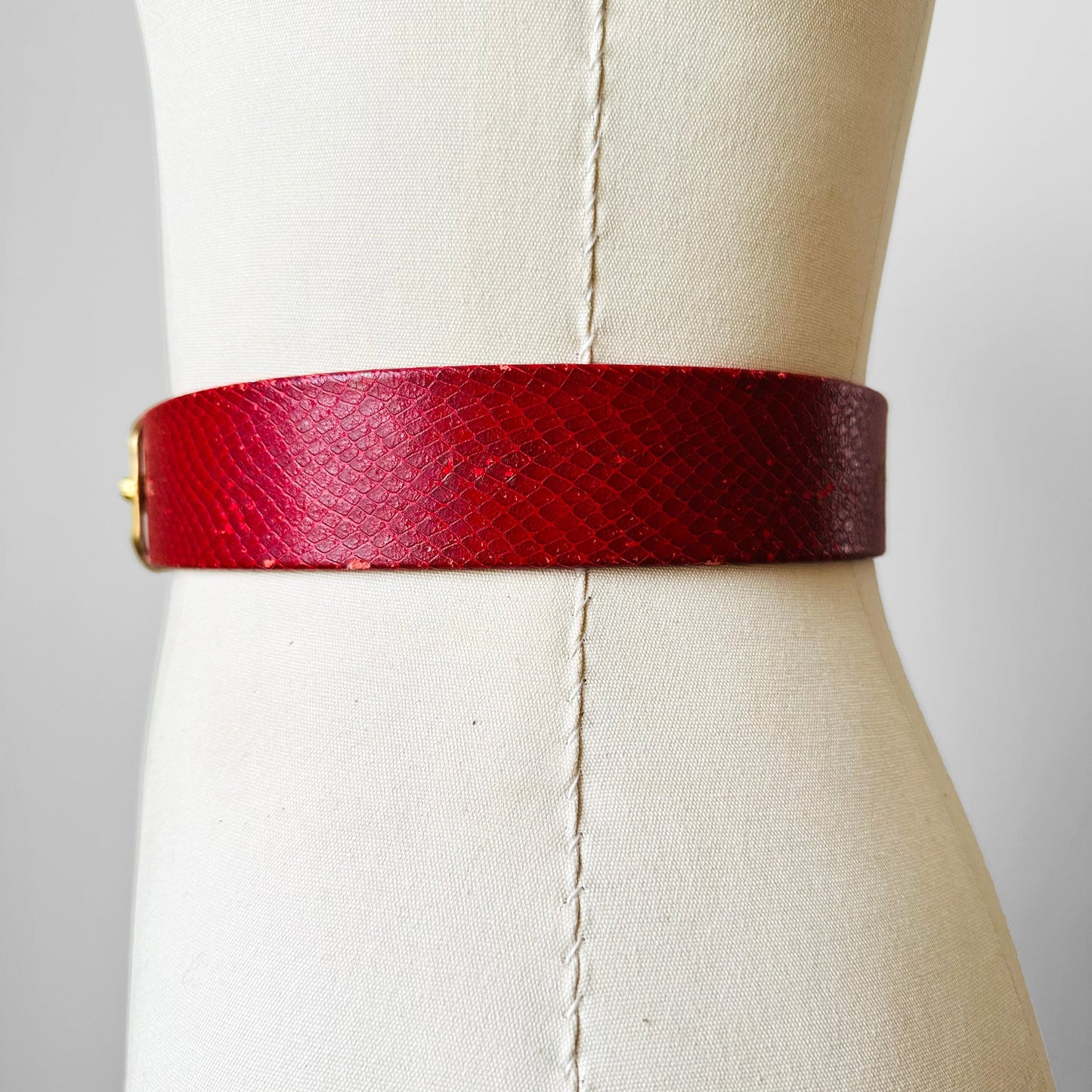 1980s Red Gold Buckle Faux Snakeskin Laminated Leather Belt - Sz. 36-30