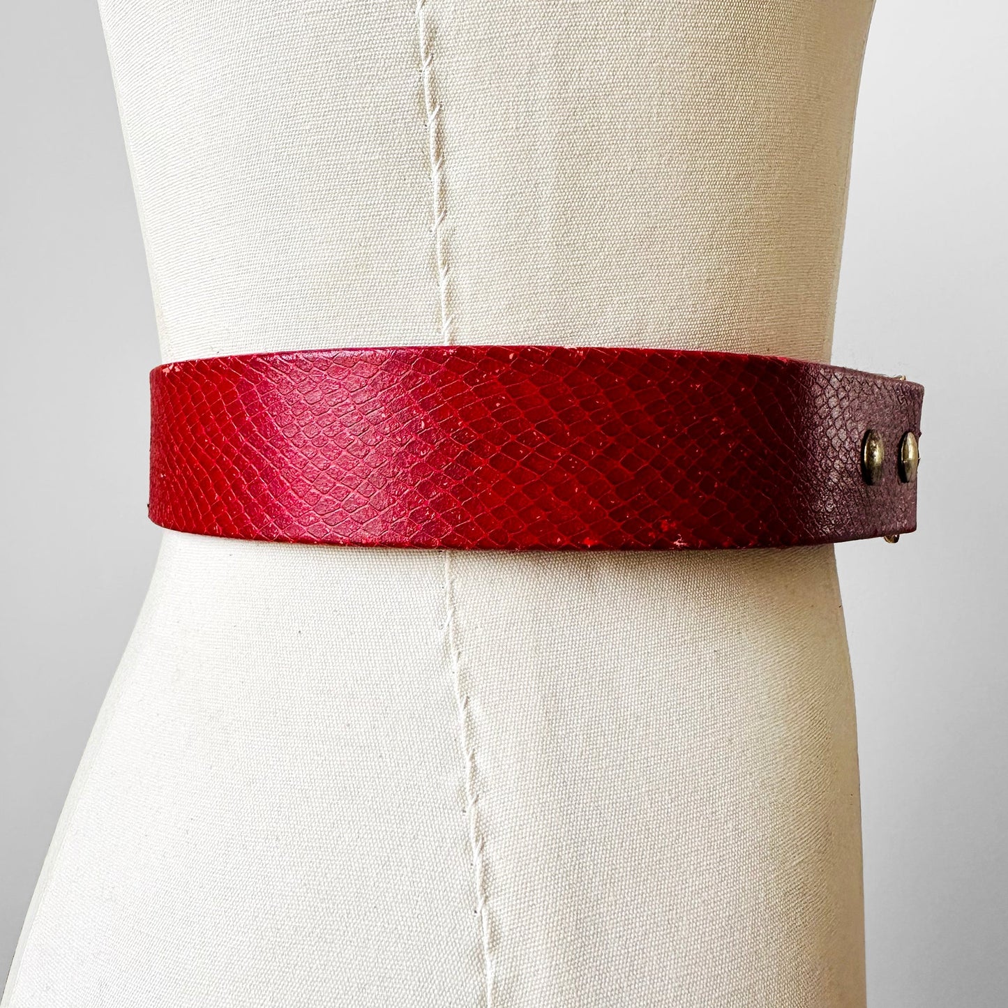 1980s Red Gold Buckle Faux Snakeskin Laminated Leather Belt - Sz. 36-30