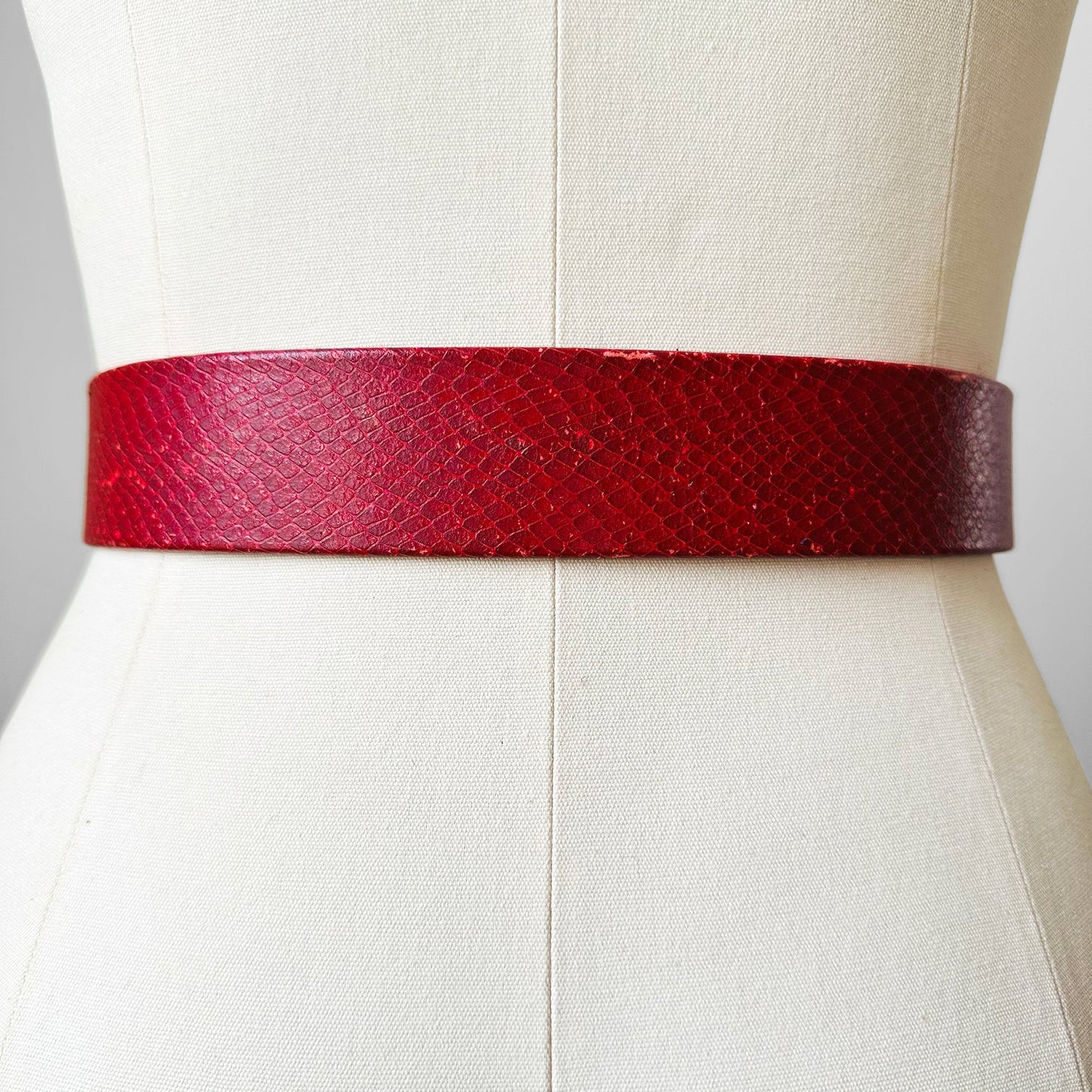 1980s Red Gold Buckle Faux Snakeskin Laminated Leather Belt - Sz. 36-30