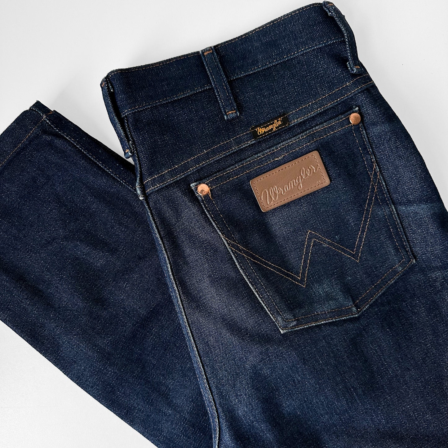 Modern Dark Desaturated Wash Tapered Leg Reworked WRANGLER Denim Blue Jeans - Waist 32 x 36