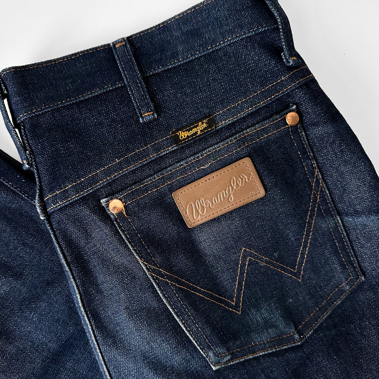 Modern Dark Desaturated Wash Tapered Leg Reworked WRANGLER Denim Blue Jeans - Waist 32 x 36