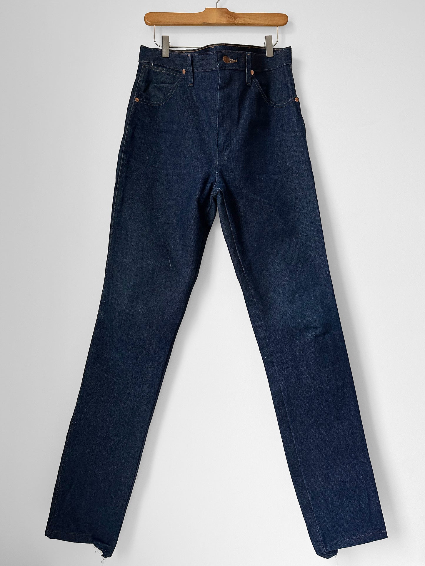 Modern Dark Desaturated Wash Tapered Leg Reworked WRANGLER Denim Blue Jeans - Waist 32 x 36