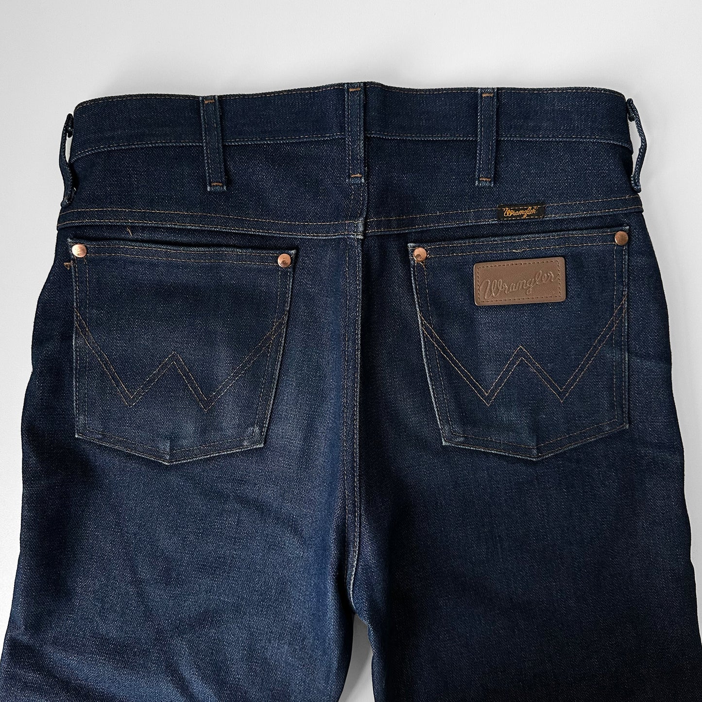 Modern Dark Desaturated Wash Tapered Leg Reworked WRANGLER Denim Blue Jeans - Waist 32 x 36