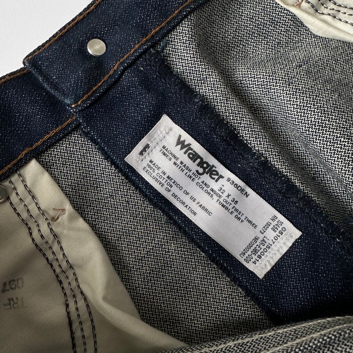 Modern Dark Desaturated Wash Tapered Leg Reworked WRANGLER Denim Blue Jeans - Waist 32 x 36