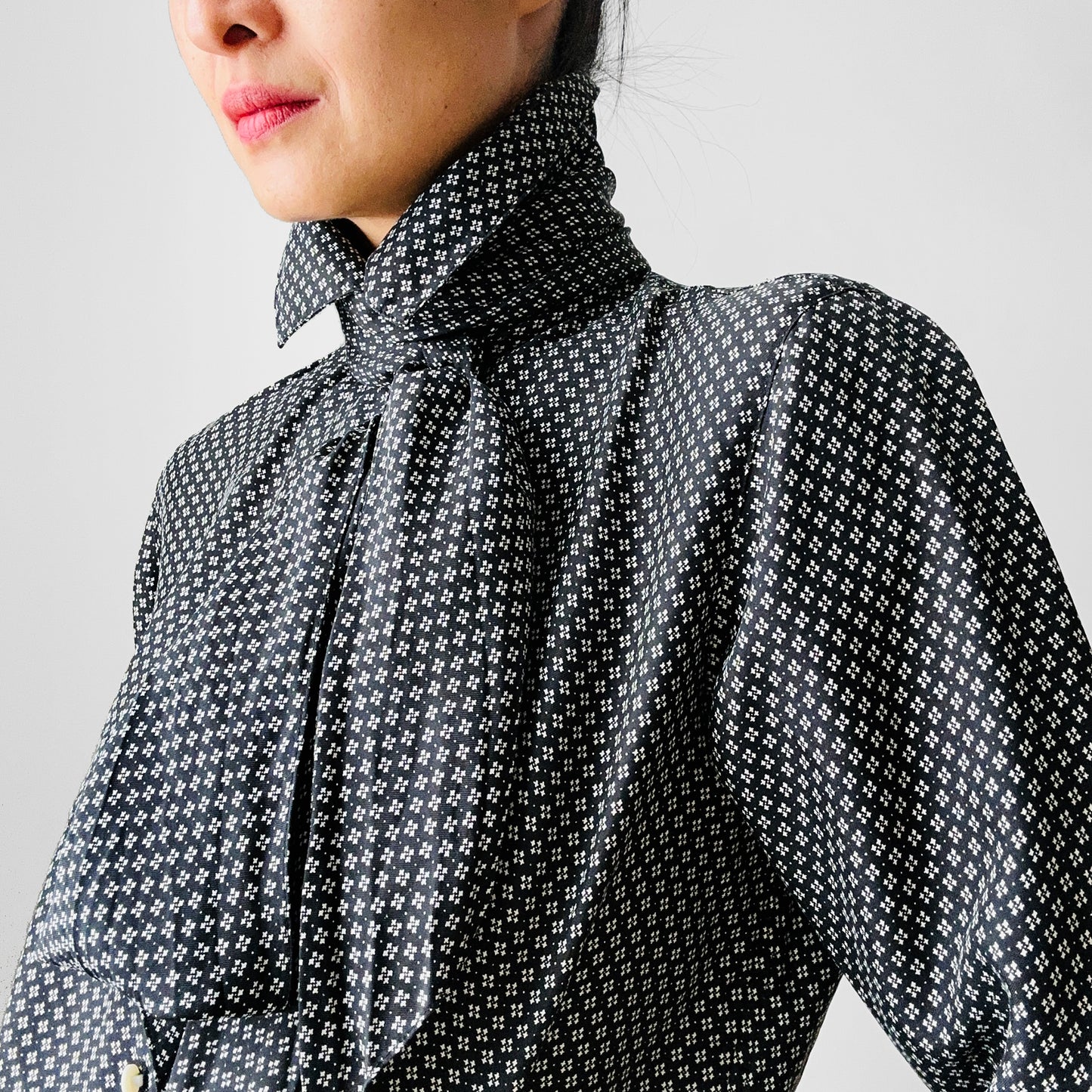 1990s Ralph Lauren Black and White Patterned Silk Collared Button-Up Tied Neck Blouse - Sz. S