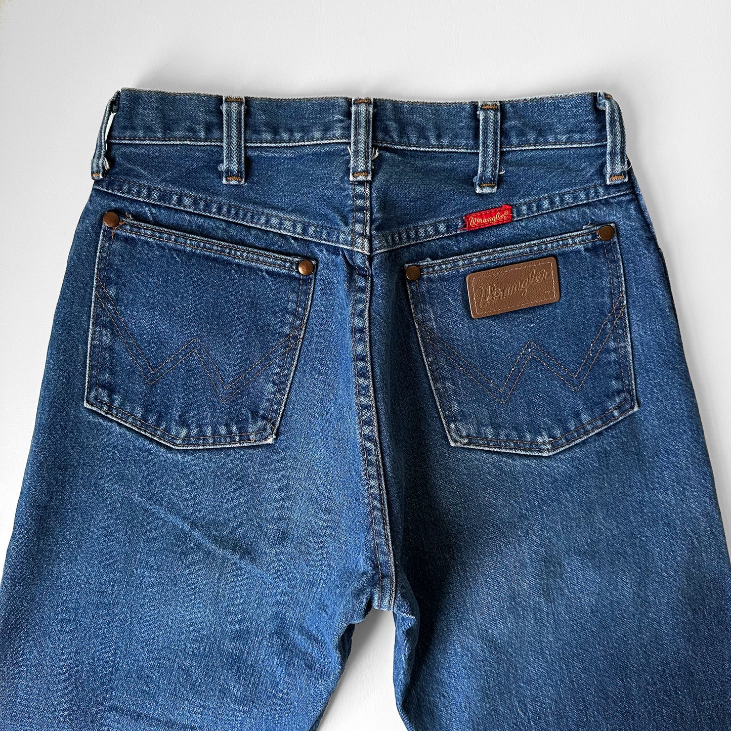 1980s - 1990s Made in the USA Medium Wash Red Tab High-Waisted Tapered Leg WRANGLER Denim Blue Jeans - Waist 28