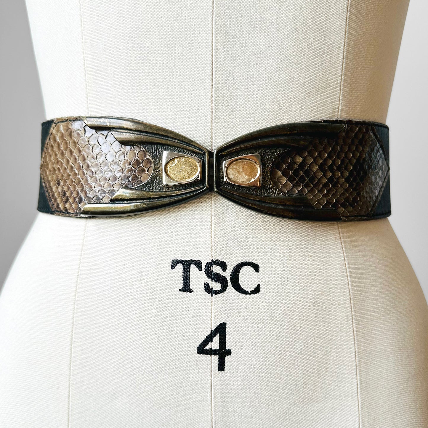 1980s Snakeskin Leather Hook Clasp Belt - Sz. 30-31