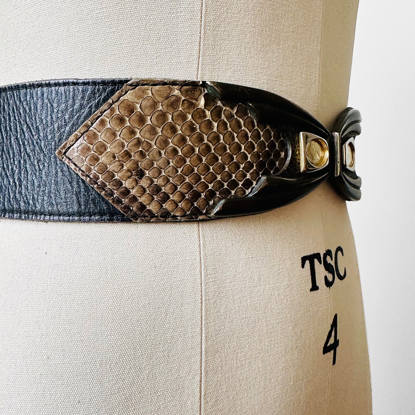 1980s Snakeskin Leather Hook Clasp Belt - Sz. 30-31