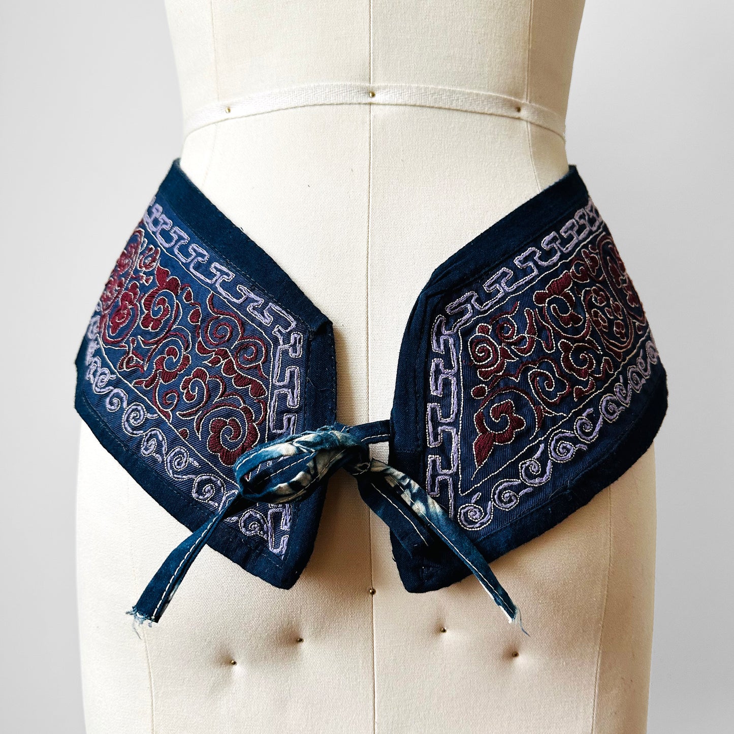 Embroidered Textile Zipper Hip Hugging Pouch Tie Belt - Sz. 34.5