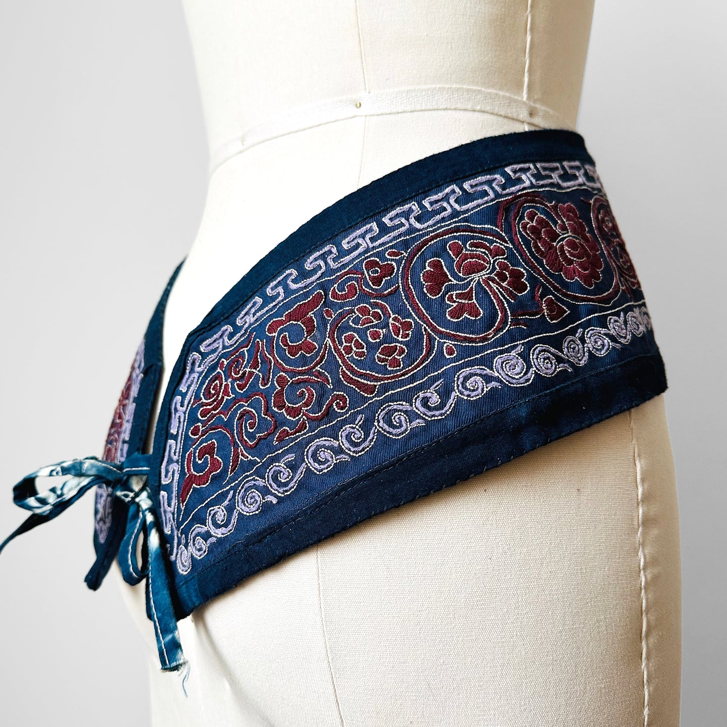 Embroidered Textile Zipper Hip Hugging Pouch Tie Belt - Sz. 34.5