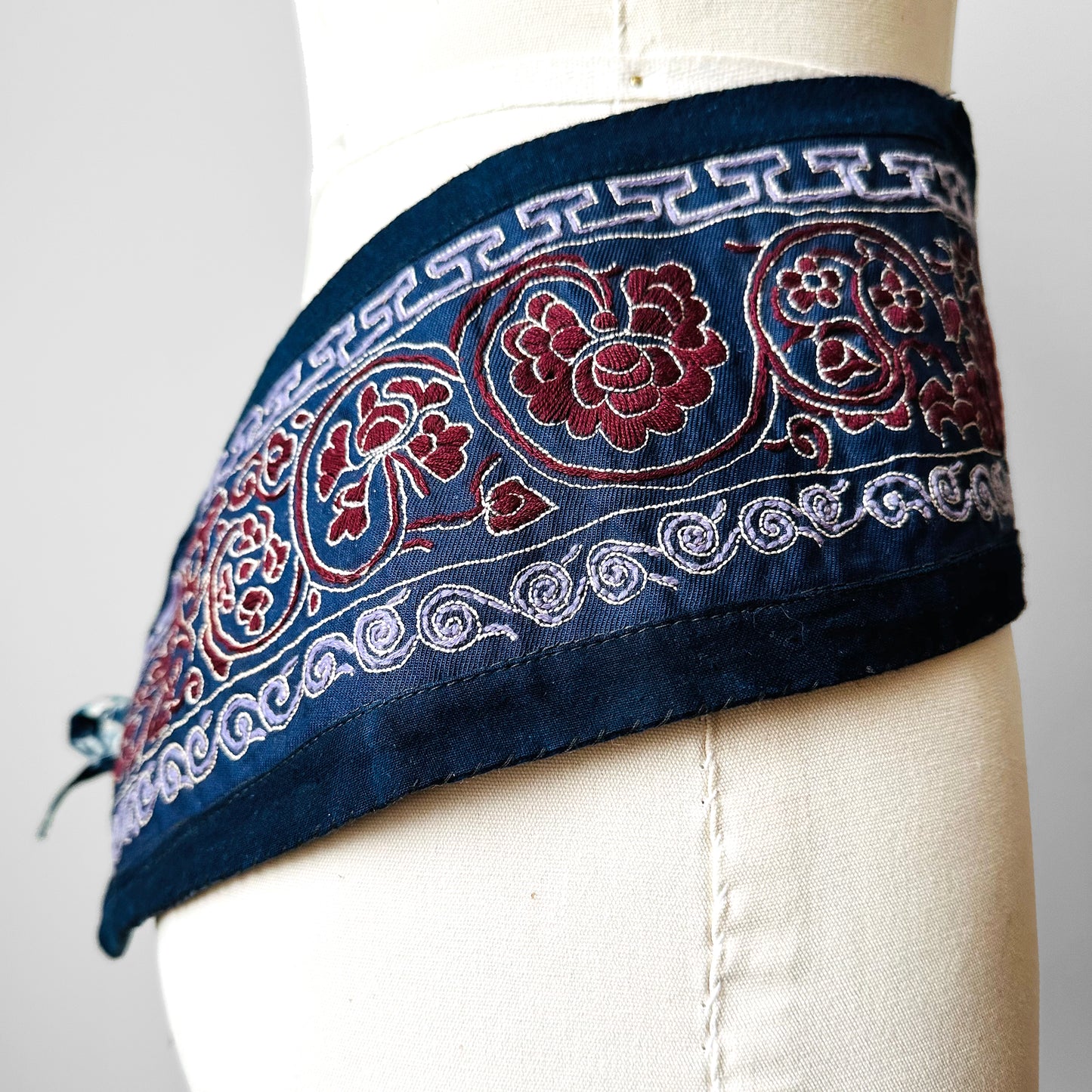 Embroidered Textile Zipper Hip Hugging Pouch Tie Belt - Sz. 34.5