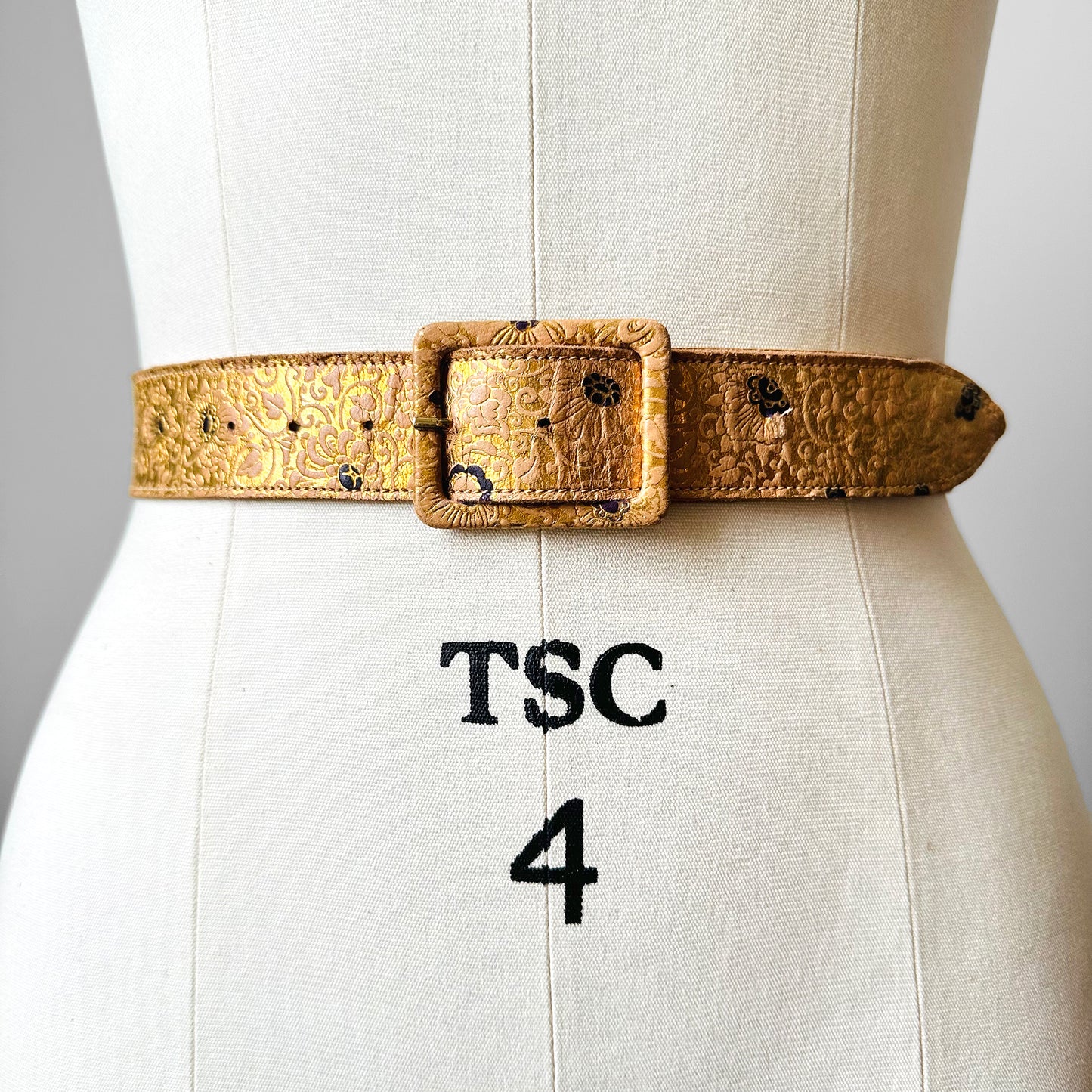 Gold Floral Made in Italy True Waist Leather Slip Belt - Sz. 24.75-27.75