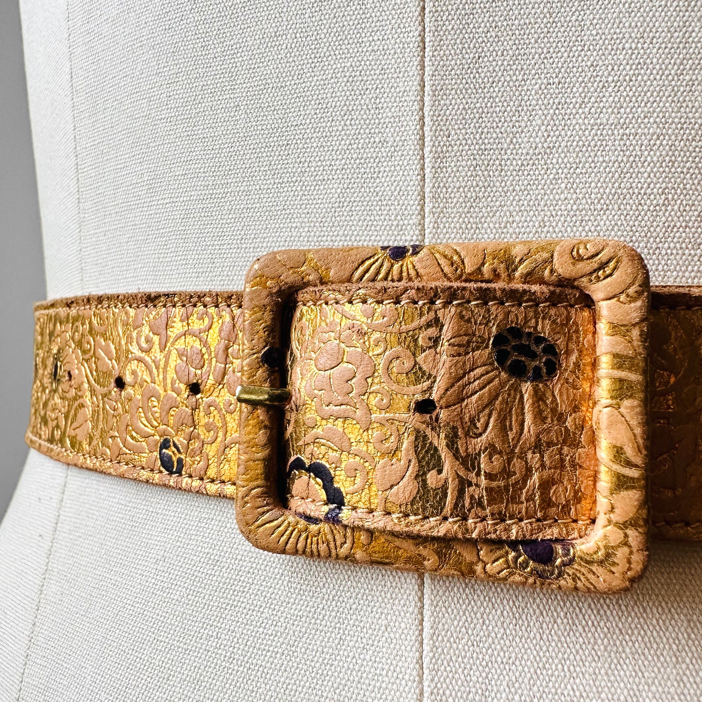 Gold Floral Made in Italy True Waist Leather Slip Belt - Sz. 24.75-27.75