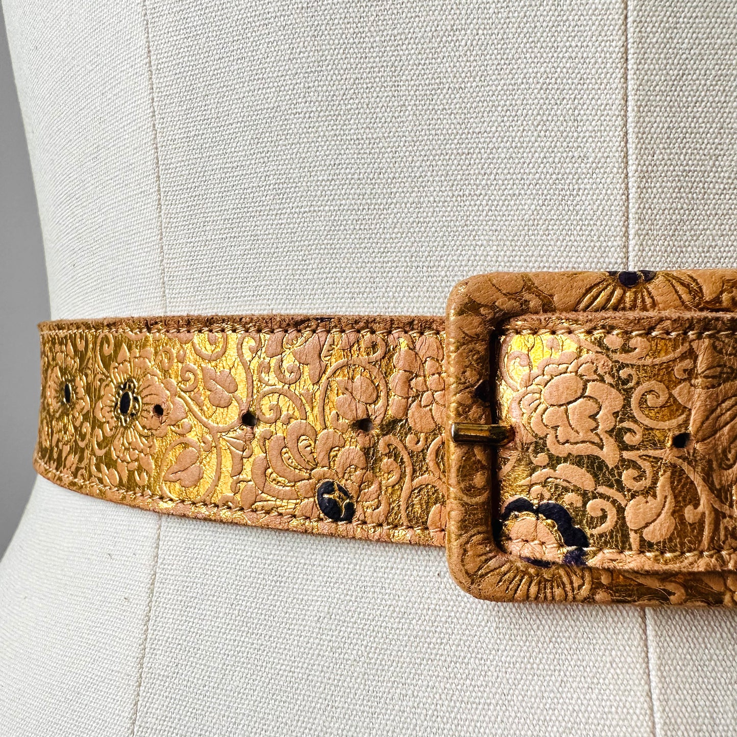 Gold Floral Made in Italy True Waist Leather Slip Belt - Sz. 24.75-27.75