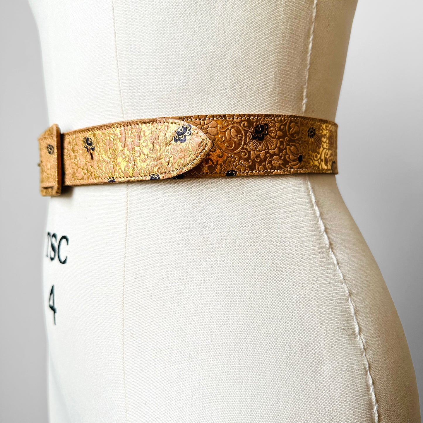 Gold Floral Made in Italy True Waist Leather Slip Belt - Sz. 24.75-27.75