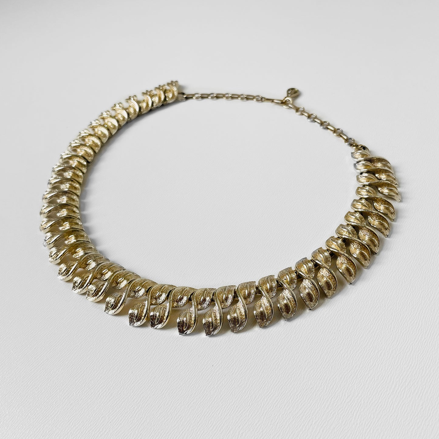 1950s Soft-Gold  Decorative Leaf Link Necklace