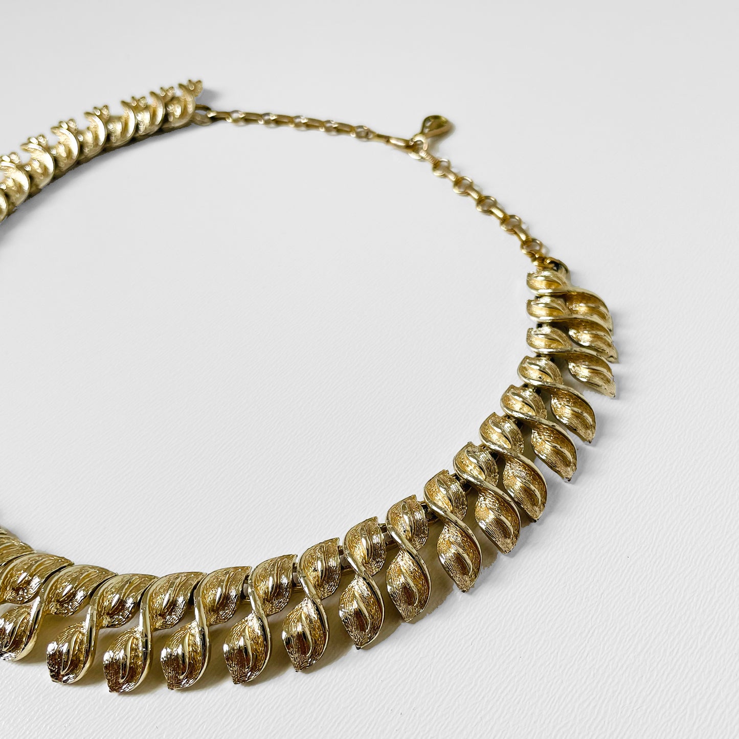 1950s Soft-Gold  Decorative Leaf Link Necklace