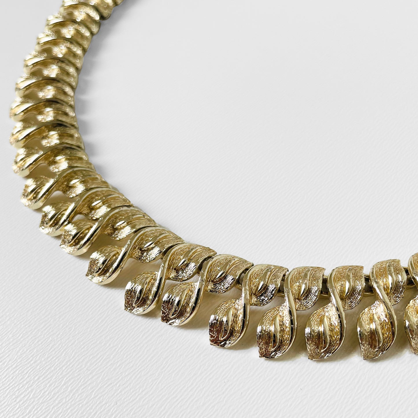 1950s Soft-Gold  Decorative Leaf Link Necklace