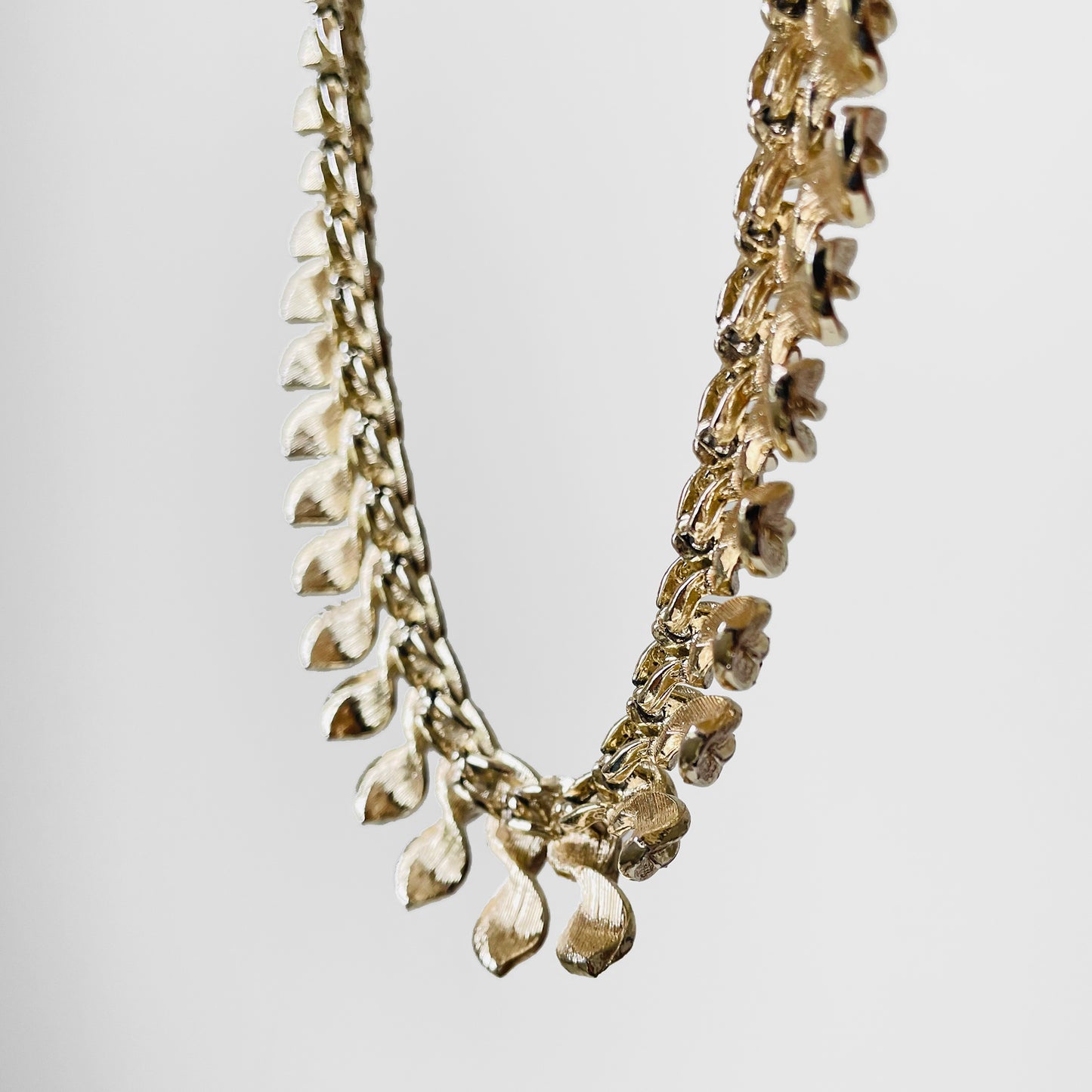 1950s Soft-Gold  Decorative Leaf Link Necklace