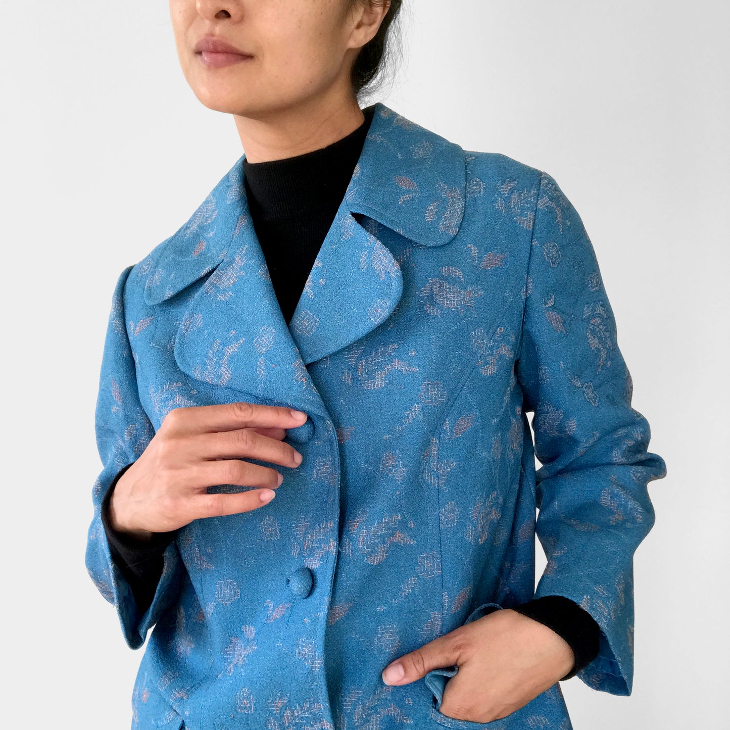 1970s Robin's Egg Blue Cross-Stitch Leaf Patterned Wide-Lapel Blazer Jacket