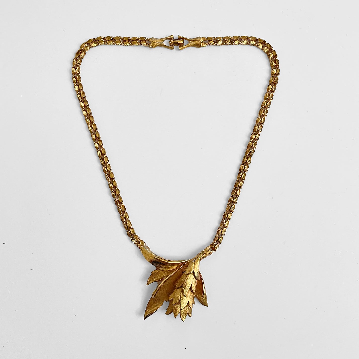 Gold-Toned Leafy Link Chain Statement Necklace