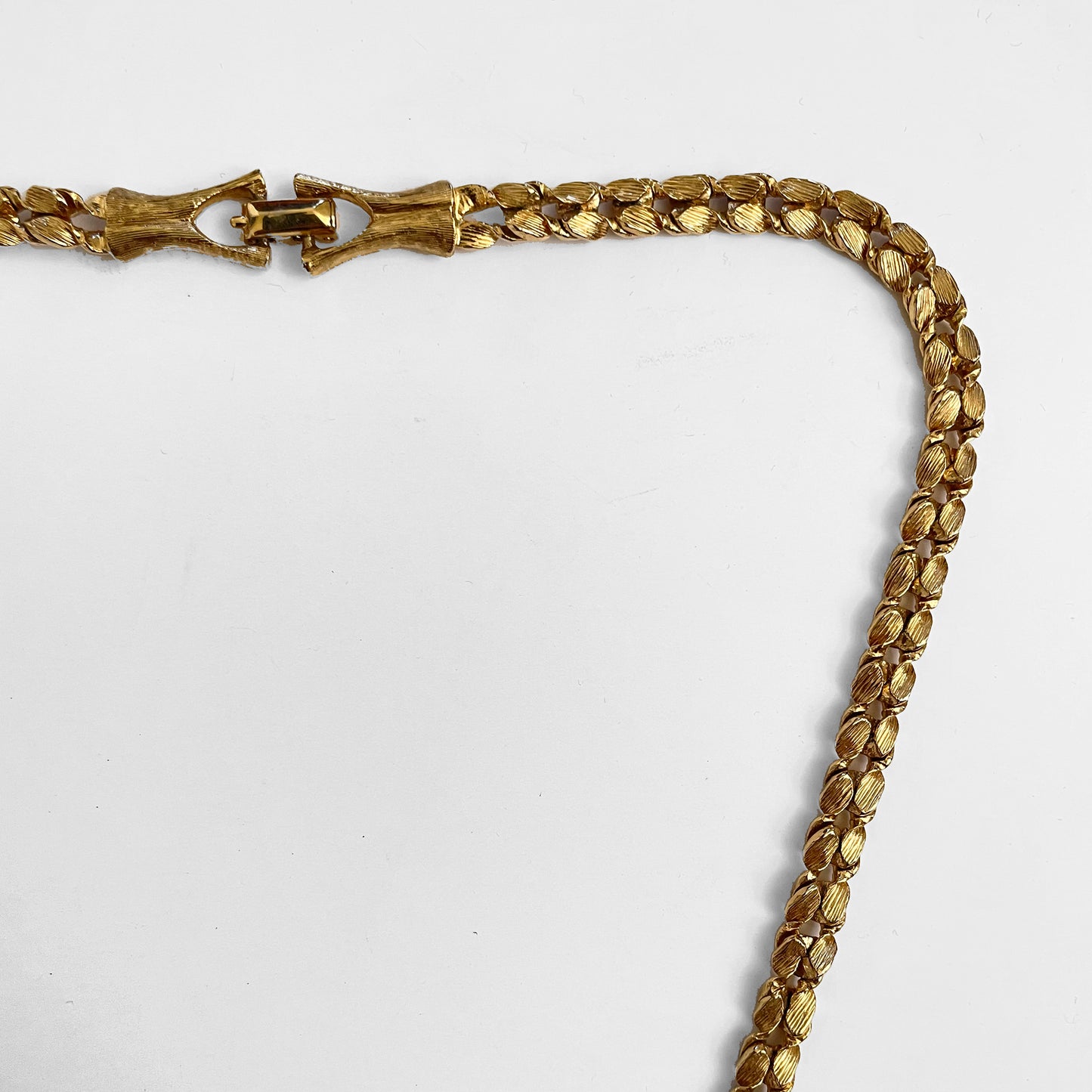 Gold-Toned Leafy Link Chain Statement Necklace