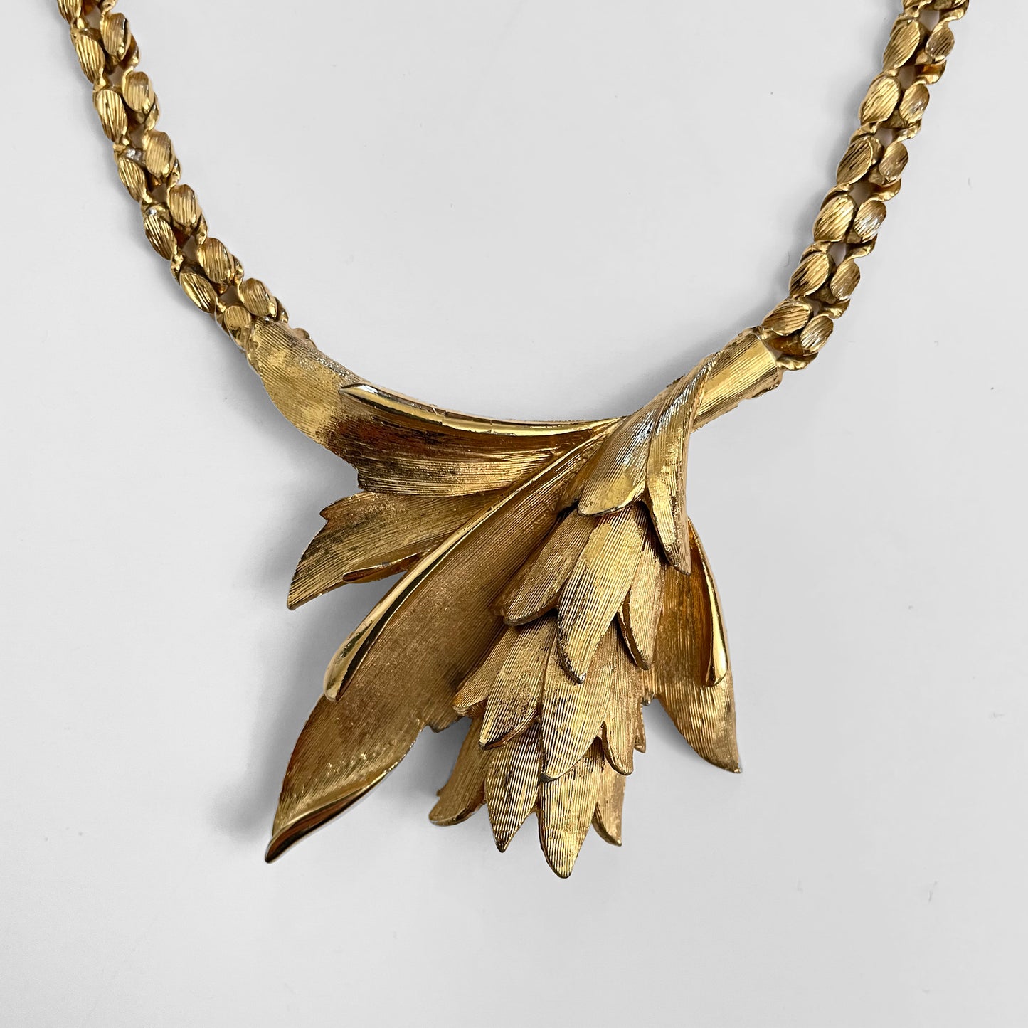 Gold-Toned Leafy Link Chain Statement Necklace