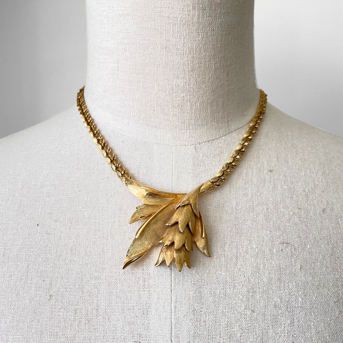 Gold-Toned Leafy Link Chain Statement Necklace