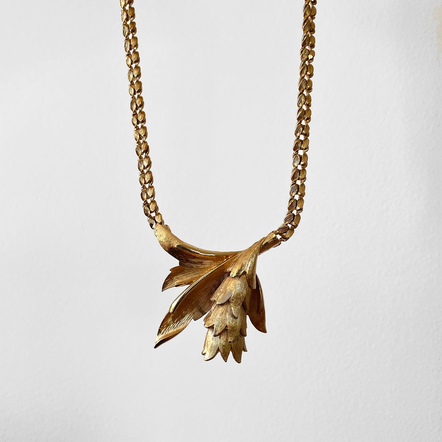 Gold-Toned Leafy Link Chain Statement Necklace