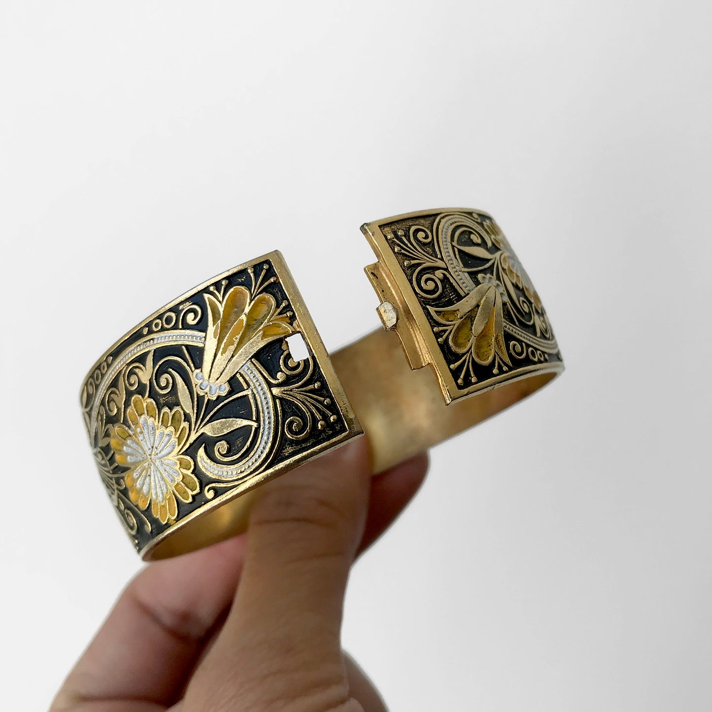 Floral and Leaf Carved Metal Hand-Painted Gold-toned Cuff Bangle Bracelet