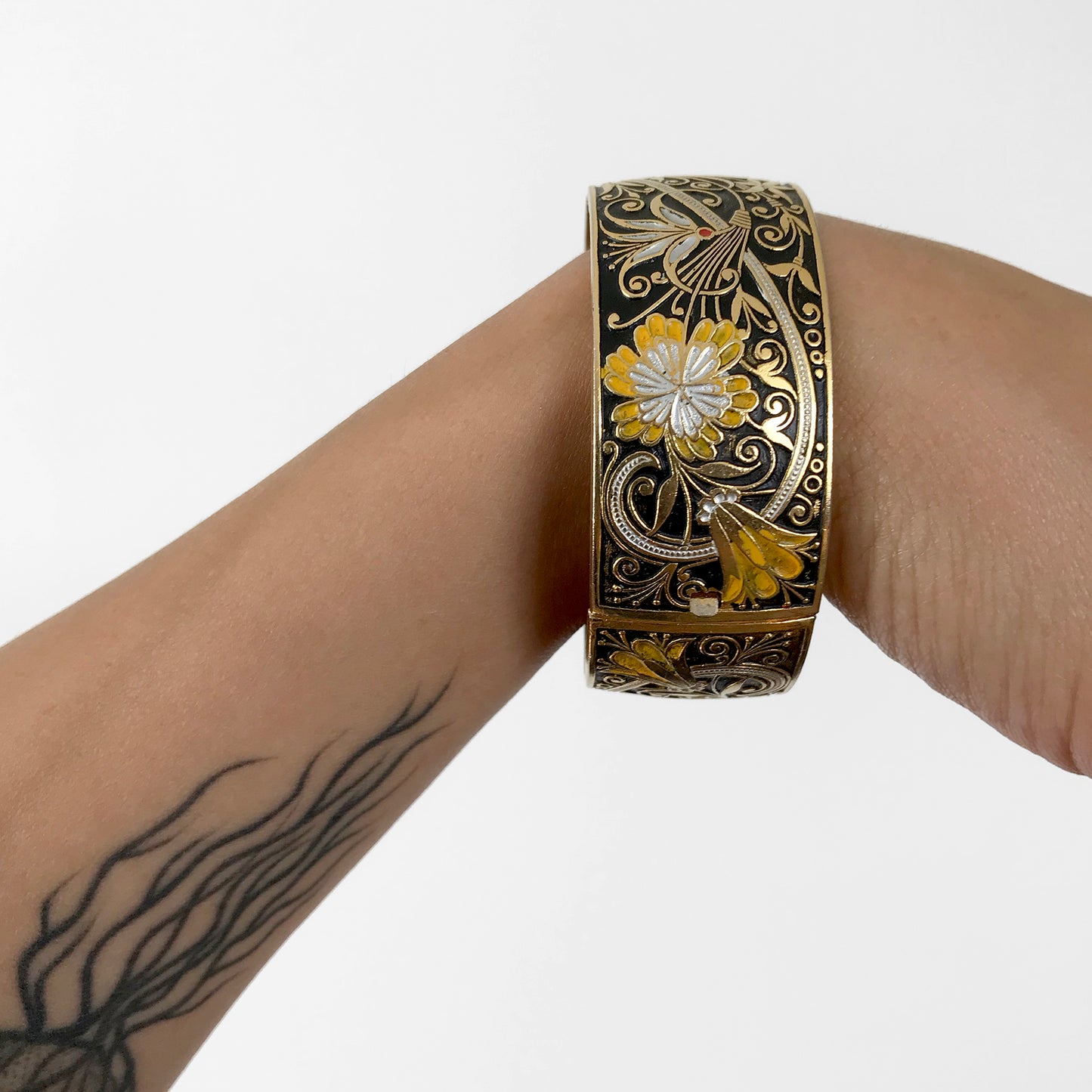 Floral and Leaf Carved Metal Hand-Painted Gold-toned Cuff Bangle Bracelet