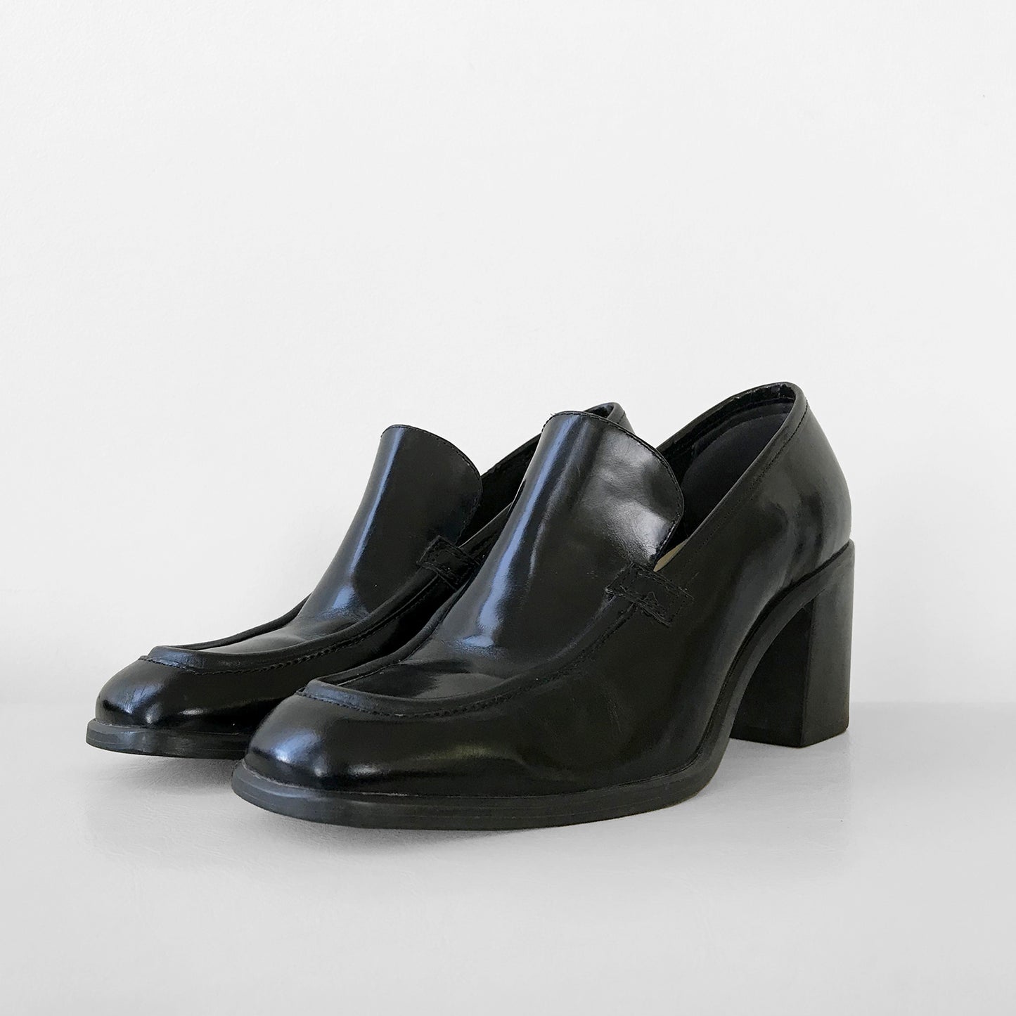 1990s Black Patent-Leather Block-Heeled Slip-On Shoes - Sz. 6B