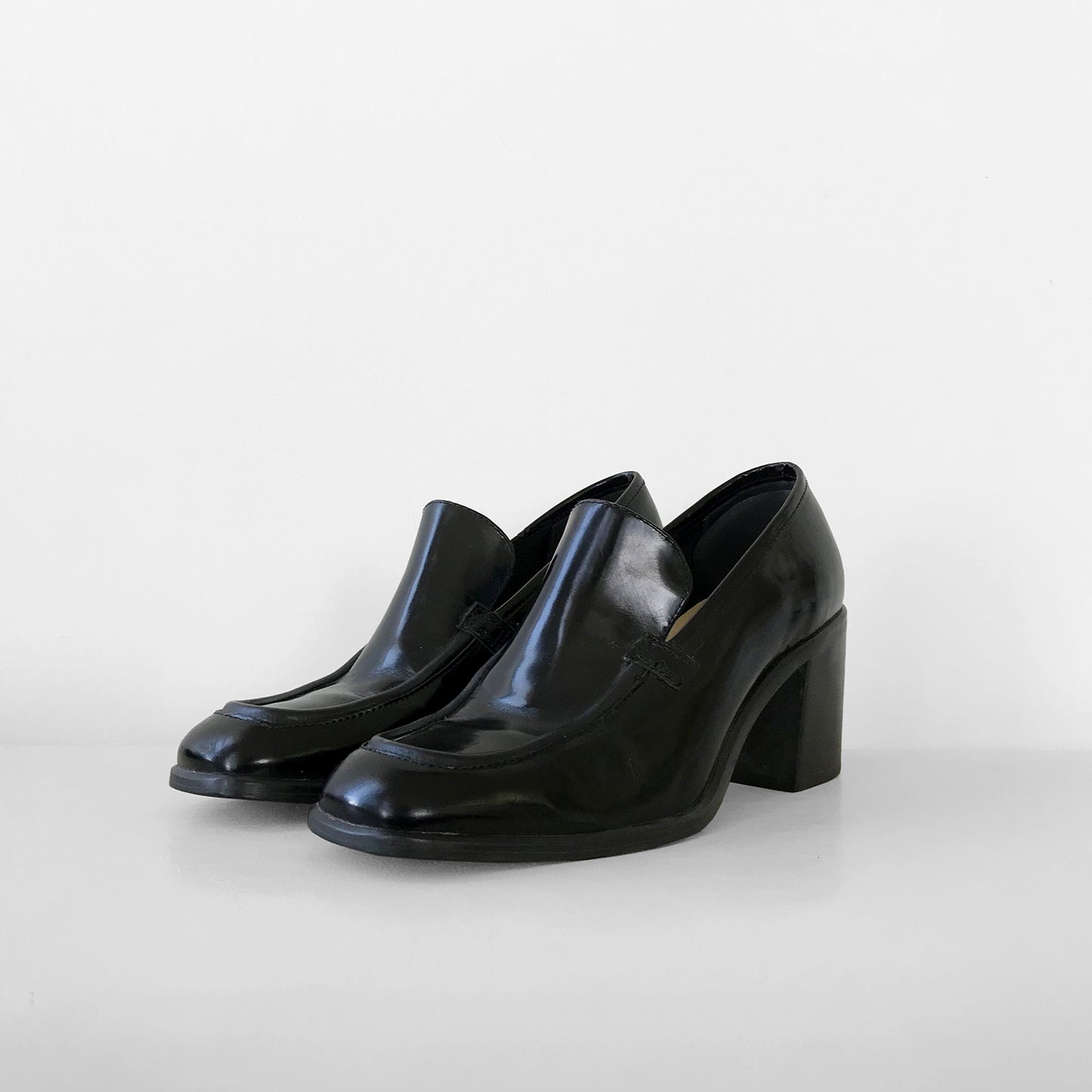 1990s Black Patent-Leather Block-Heeled Slip-On Shoes - Sz. 6B