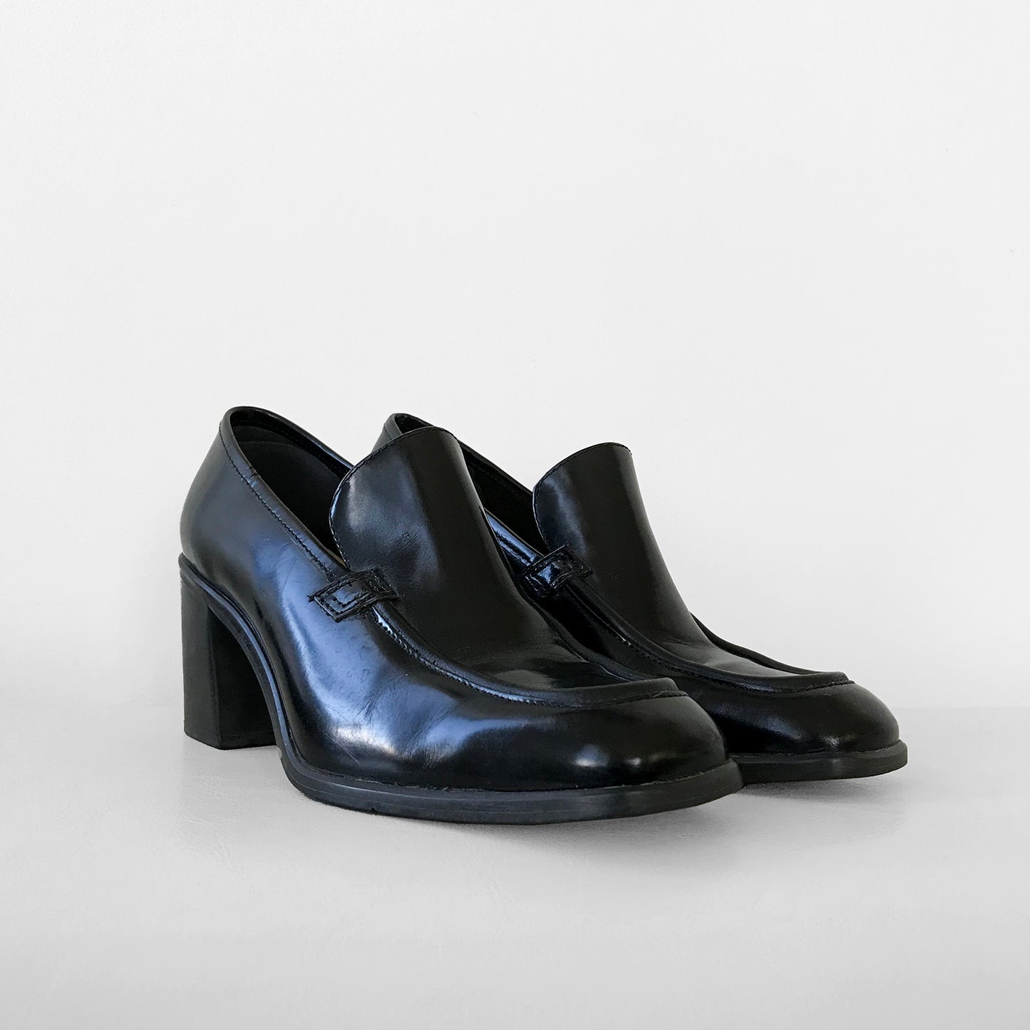 1990s Black Patent-Leather Block-Heeled Slip-On Shoes - Sz. 6B