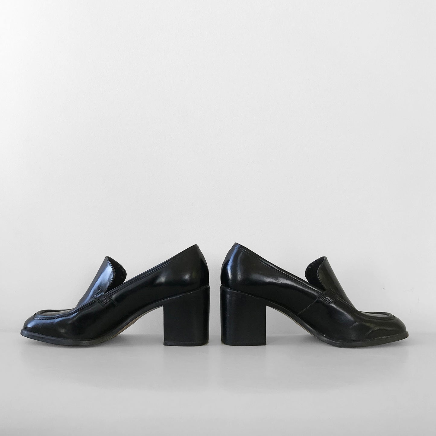 1990s Black Patent-Leather Block-Heeled Slip-On Shoes - Sz. 6B