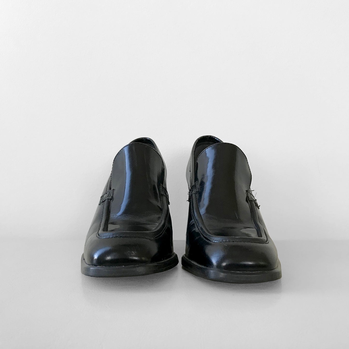 1990s Black Patent-Leather Block-Heeled Slip-On Shoes - Sz. 6B