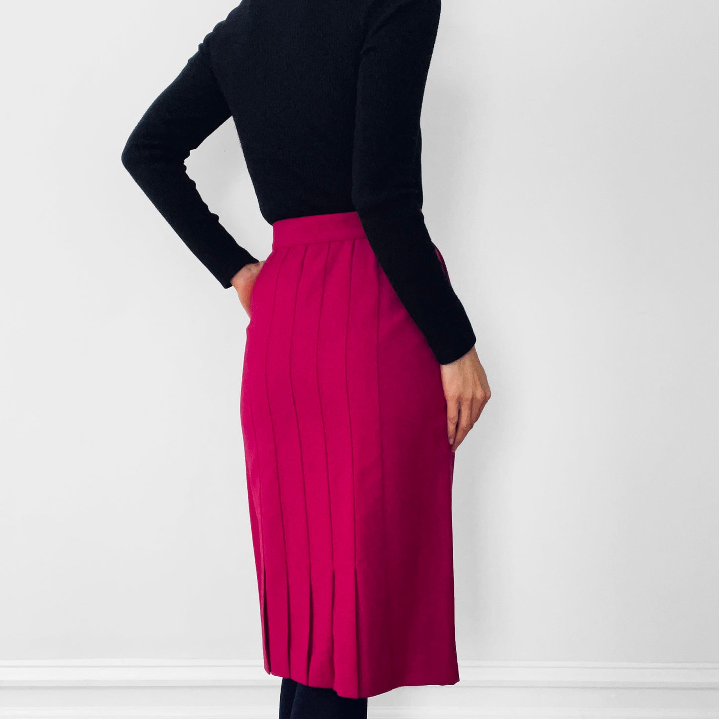 1980s Fuschia Pink Pleated Knee-Length Skirt