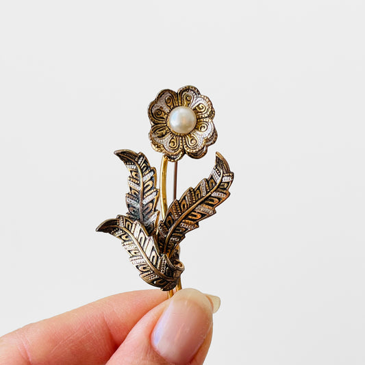 1950s - 1960s Gold-Toned Black White Etched Floral Faux-Pearl Brooch