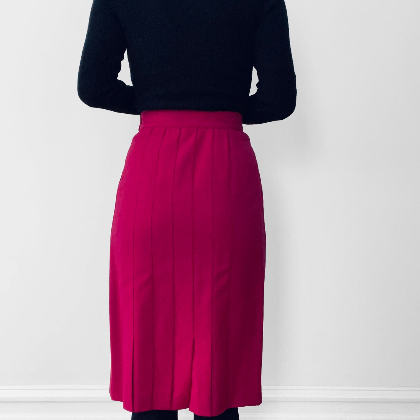 1980s Fuschia Pink Pleated Knee-Length Skirt