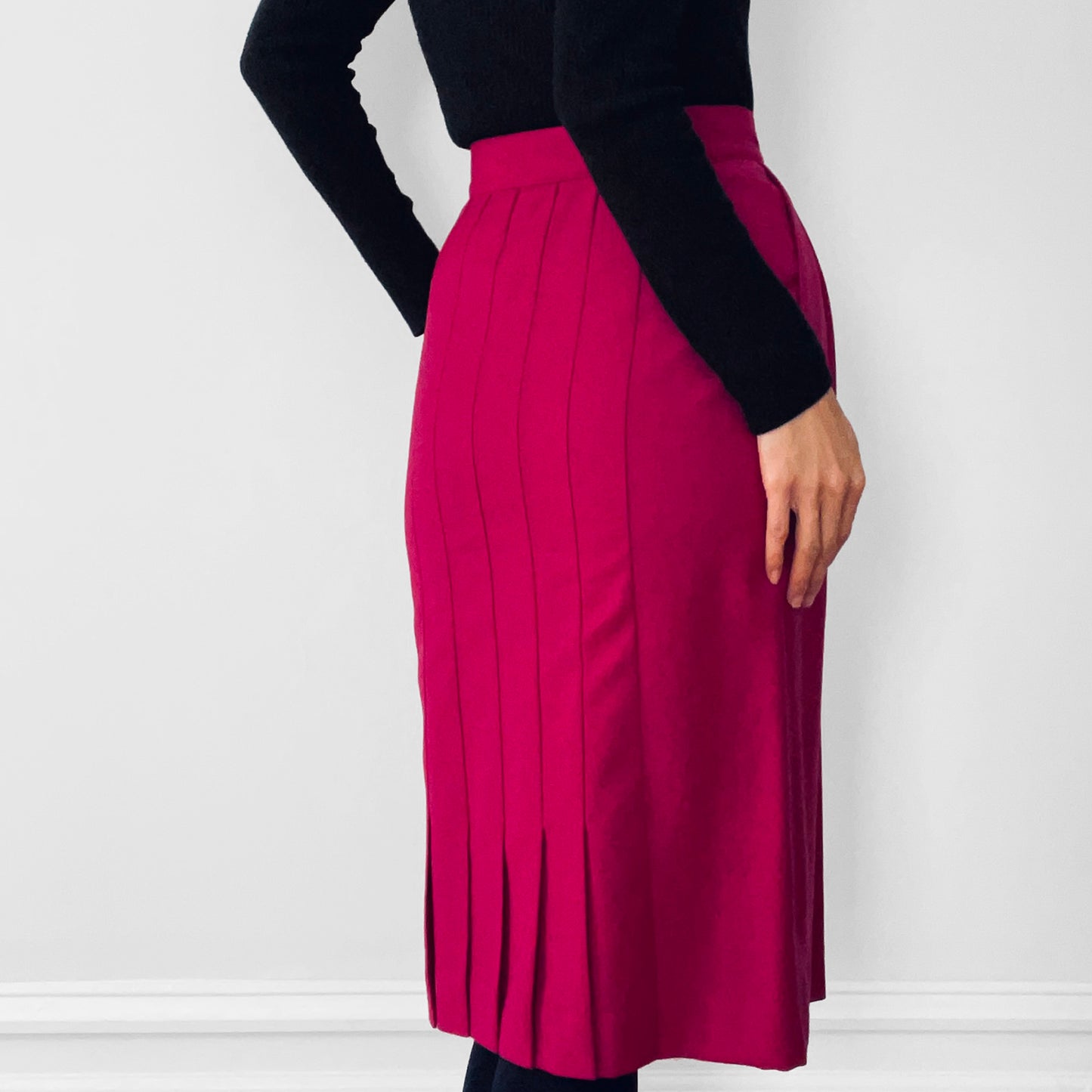 1980s Fuschia Pink Pleated Knee-Length Skirt