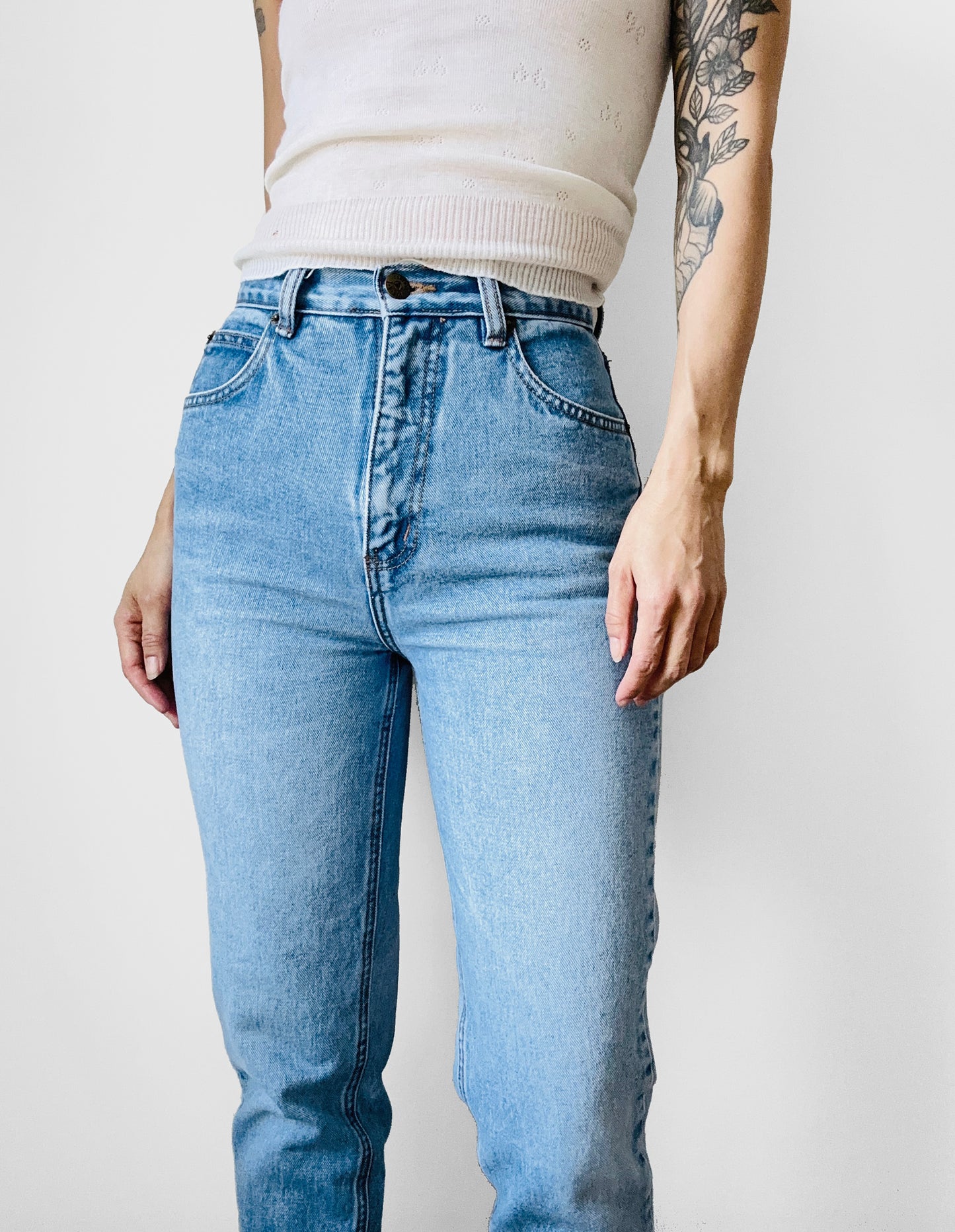 1990s Light Wash Perfect Fit High-Waisted Tapered Leg Blue Soft Denim Jeans - Waist 25/26