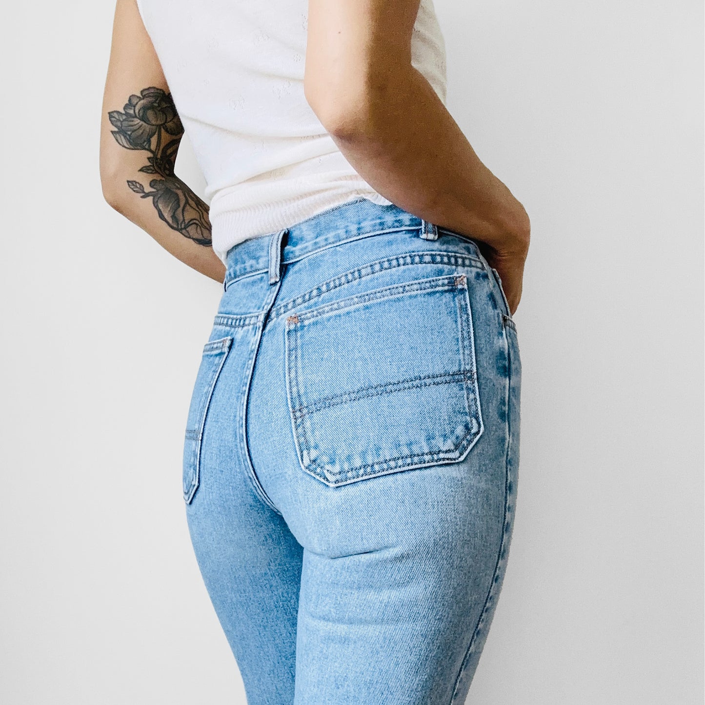 1990s Light Wash Perfect Fit High-Waisted Tapered Leg Blue Soft Denim Jeans - Waist 25/26