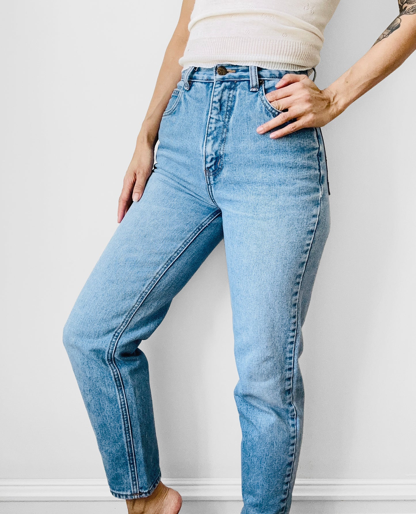 1990s Light Wash Perfect Fit High-Waisted Tapered Leg Blue Soft Denim Jeans - Waist 25/26