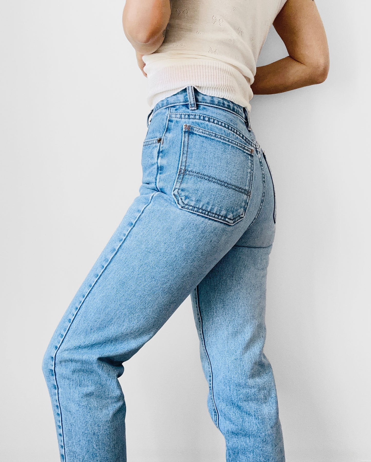 1990s Light Wash Perfect Fit High-Waisted Tapered Leg Blue Soft Denim Jeans - Waist 25/26