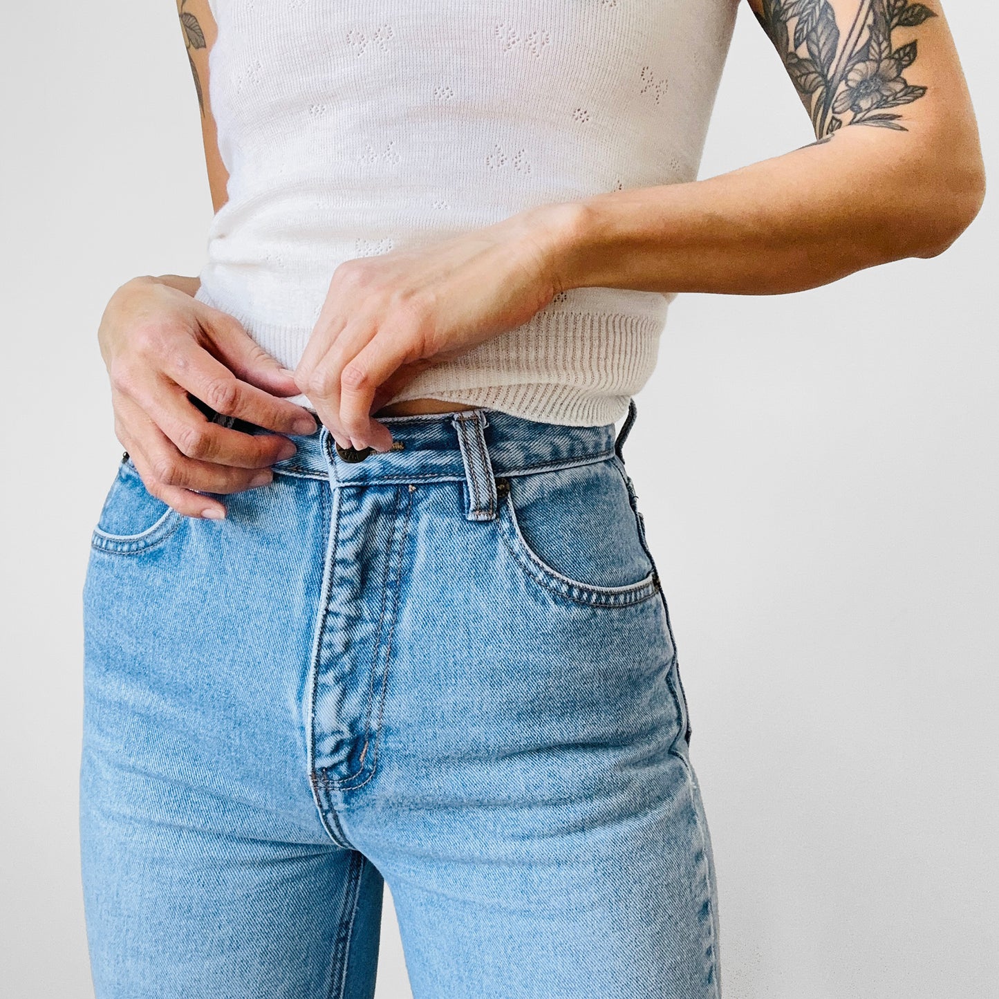 1990s Light Wash Perfect Fit High-Waisted Tapered Leg Blue Soft Denim Jeans - Waist 25/26