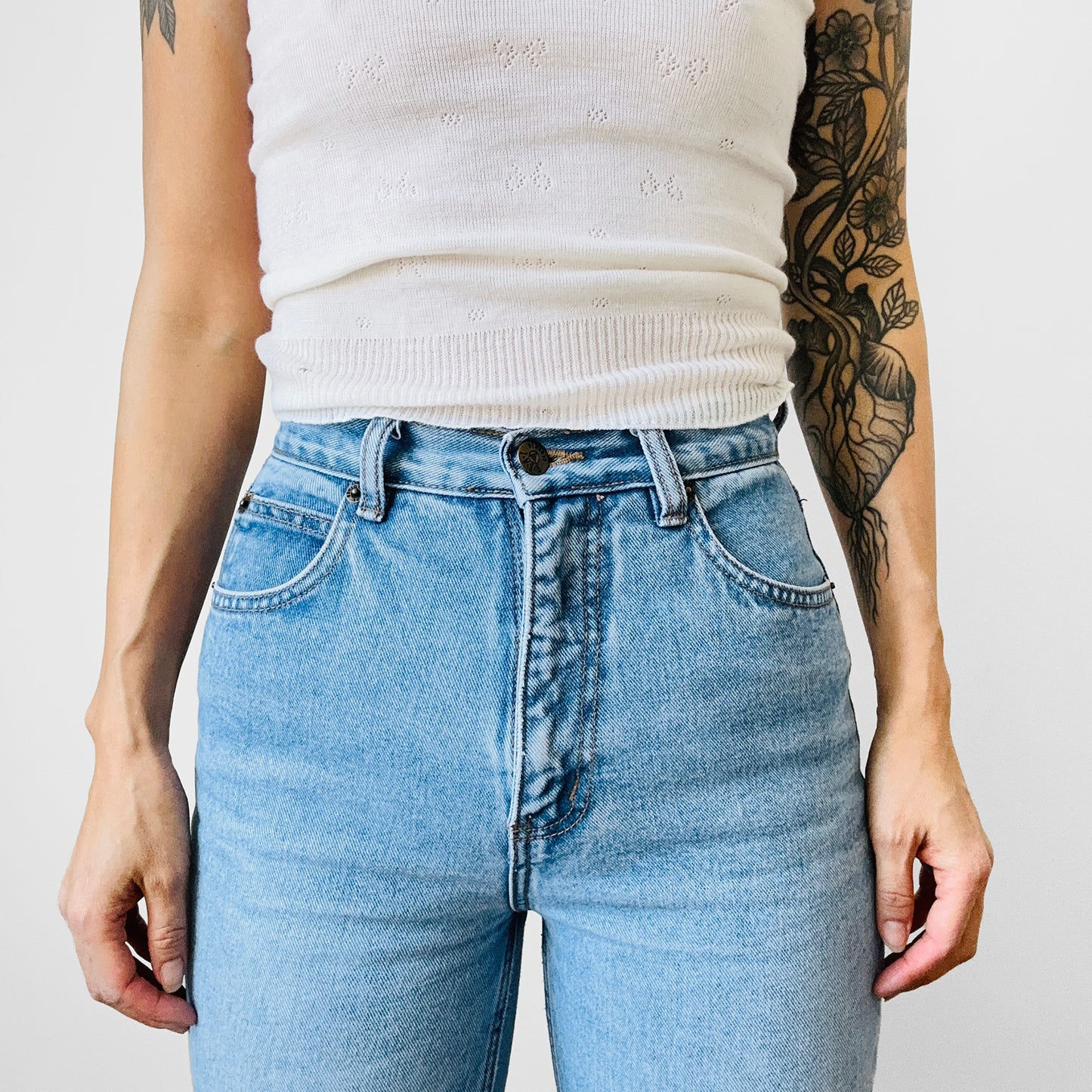 1990s Light Wash Perfect Fit High-Waisted Tapered Leg Blue Soft Denim Jeans - Waist 25/26