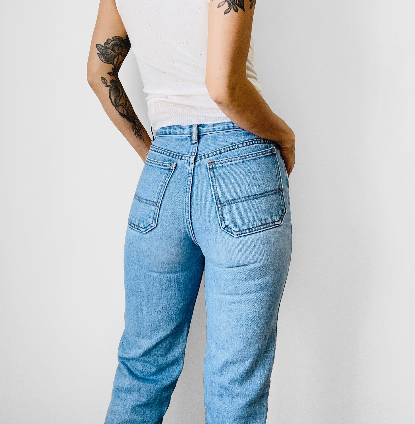 1990s Light Wash Perfect Fit High-Waisted Tapered Leg Blue Soft Denim Jeans - Waist 25/26