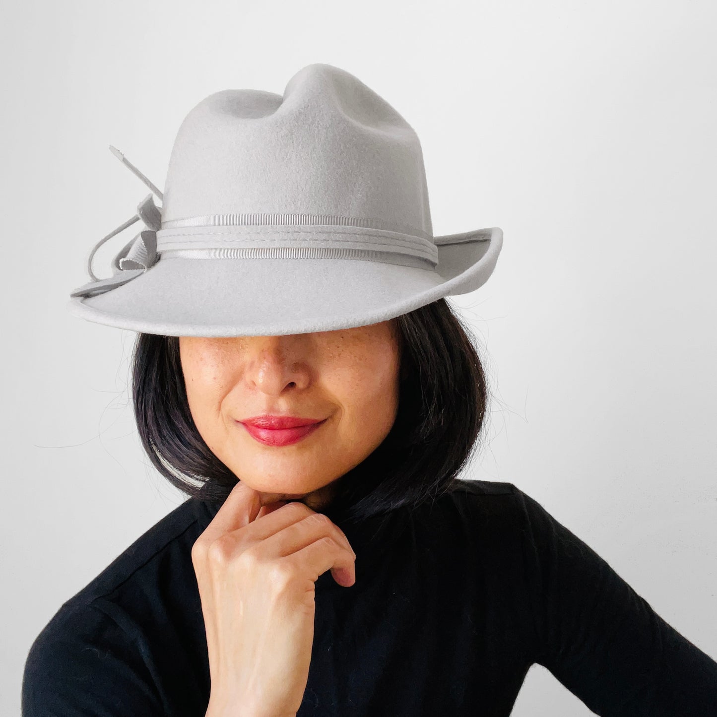 1960s Soft-Grey Felt Feathered Fedora - Sz. S