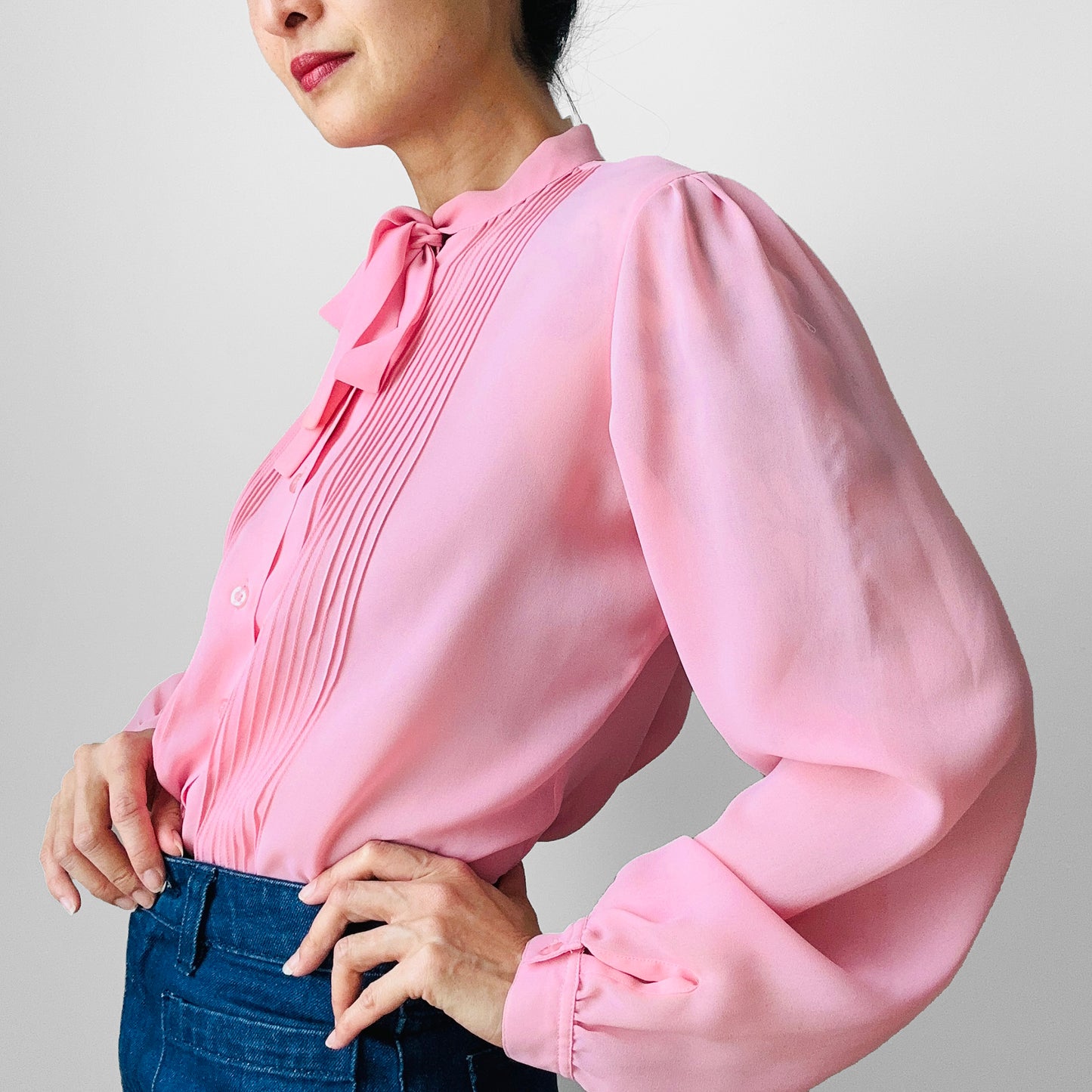 1970s - 1980s Pink Pleated Puff Sleeve Tie-Neck Button-Front Blouse - S/M